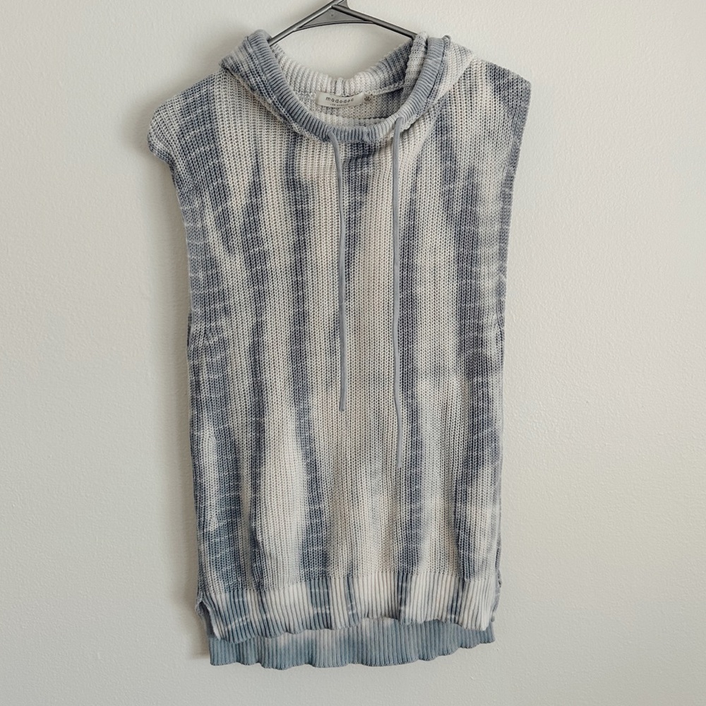 mododoc Los Angeles Women’s Blue & White Sleeveless Top